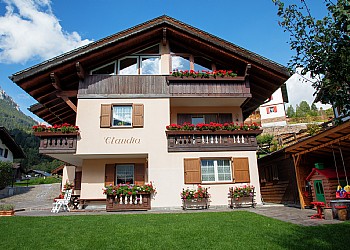 Apartment in Moena. The apartment (rated 4 gentians according to the rating system of the Provincia Autonoma di Trento) is a mezzanine in a nice three-floored villa, where also our own family lives, so we are there to provide help whenever needed. Our house is located in a quiet, sunny area, at a three-minute walk from the town centre and is accessed via a private road.
We stay at your disposal if you need any info or explanation.