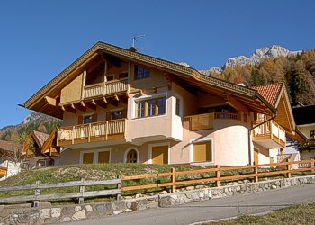 Case con appartamenti Soraga di Fassa: Ciasa Bedoi
