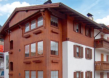 Case con appartamenti San Giovanni di Fassa - Pozza: Liviana Lorenz