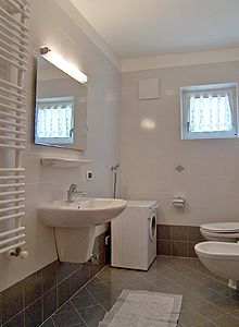 Appartamento a San Giovanni di Fassa - Vigo. Gli appartamenti dispongono di uno o due servizi spaziosi,con doccia.