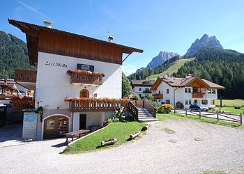 La Villetta - Ampio parcheggio e deposito sci.