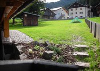 Apartment in San Giovanni di Fassa - Vigo. 1000 mq of private green to disposition in order to run and to play.
In our private green zone the children can run and play in absolute security.
In garden there are the see-saws, the
slide-castle, the turtle-sandbox and the tennistable, always to disposition.
The comfort to live in center but in means to
the green, without problems of parking, with all the services to hand capacity.
To 100 meters of distance the excursions center - ski area Catinaccio with its beautifulst
baby-Park.