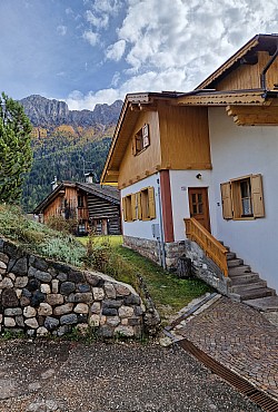 Appartamento a Soraga di Fassa. esterno della casa