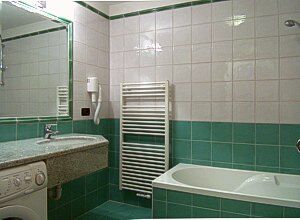 Residence a San Giovanni di Fassa - Pozza. Il bagno