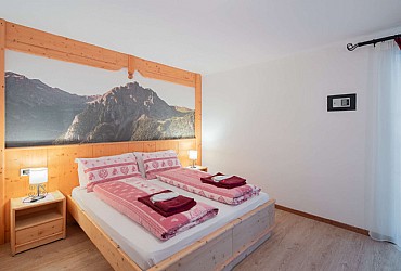 Appartamento a Canazei. Camera per 2 pax nome Colac con solo servizio di B&B camera con colazione o bassa stagione solo pernottamento.