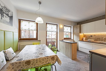 Appartamento a San Giovanni di Fassa - Pozza. Trilocale: 2 stanze a 2 letti, cucina-sogg.c/divano-letto matrim.,balcone, lavastoviglie,Tv satellitare,e bagno