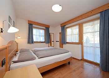 Residences in Campitello di Fassa. The bedrooms, 1 double beds, 1 separate beds.
We provide bed- linen.