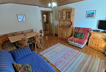 Apartment in Canazei. Spacious and elegant apartment, furnished in classic mountain pine style, large living room with color TV and satellite TV