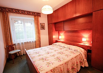 Appartamento a San Giovanni di Fassa - Pera. Camera da letto matrimoniale