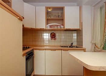Appartamento a Moena. il cucinino è dotato di piastra in vetro resina, forno, frigo e lavastoviglie, nuovo mobilio e un funzionale piano lavoro.
................................................
Troverete a vostra disposizione tutte le stoviglie necessarie.
