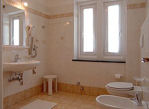 Apartment in Campitello di Fassa. Second bathroom with shower, wall-mounted hairdrier and washing machine.