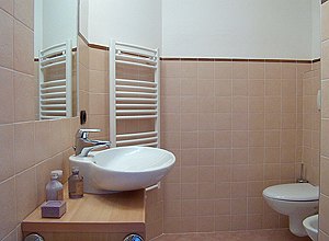 Appartamento a Canazei. BAGNO CON DOCCIA