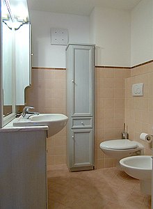 Appartamento a Canazei. BAGNO CON DOCCIA
