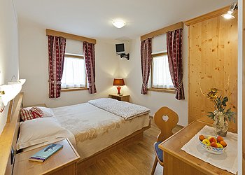 Wohnung - Campitello di Fassa. The two bedrooms can each sleep two people. In one of them also three people.