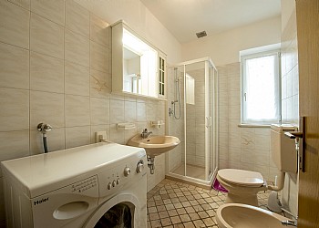 Apartment in Canazei. BATHROOM WITH SHOWER