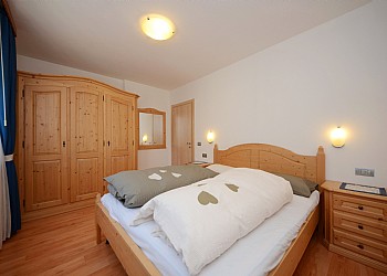 Wohnung - San Giovanni di Fassa - Vigo. Die Zimmer verfügen entweder über zwei Doppelbetten oder einem einzigen Kunden begeistern, und wir baten um ein Kinderbett und Autositz für Kinder.