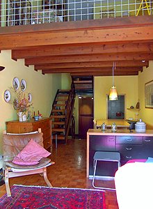 Francesca Emiliani - particular of the entry, of the staircase and of the loft