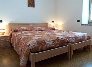 Appartamento a San Giovanni di Fassa - Vigo. Camera da letto per due persone (che può ospitare sia persone singole che una coppia)