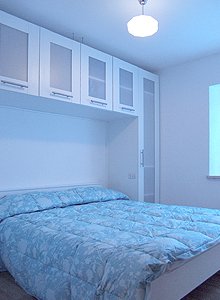 Appartamento a Penia di Canazei. La seconda camera da letto dispone di ampio armadio.