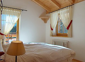 Appartamento a Canazei. camera con balcone panoramico