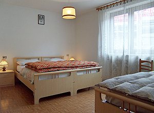 Appartamento a San Giovanni di Fassa - Pozza. CAMERA DA LETTO MATRIMONIALE CON LA POSSIBILITA' DI AGGIUNGERE COMODAMENTE IL TERZO LETTO.