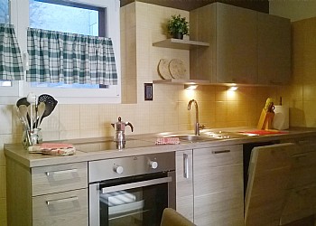 Appartamento a San Giovanni di Fassa - Pera. Cucina attrezzata per soggiornare comodamente.