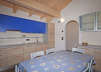 Appartamento a Soraga di Fassa. La cucina dell'appartamento 