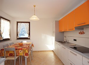 Appartamento a Soraga di Fassa. Il locale cucina dell'appartamento 