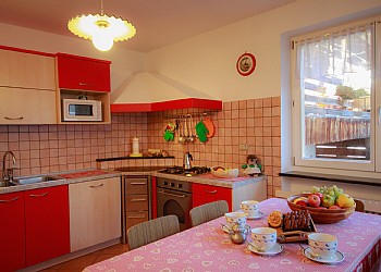 Appartamento a San Giovanni di Fassa - Pera. NOVITA'
cucina completamente rinnovata completa anche di lavastoviglie.