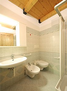 Appartamento a Canazei. SECONDO BAGNO CON DOCCIA