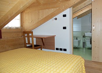Apartment in Moena. Double bedroom located in the mansard.