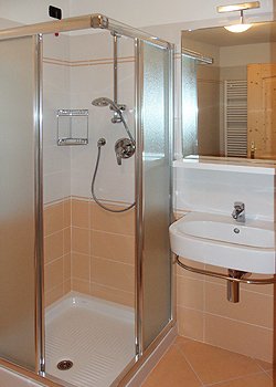 Apartment in Moena. Bathroom located on the second floor.