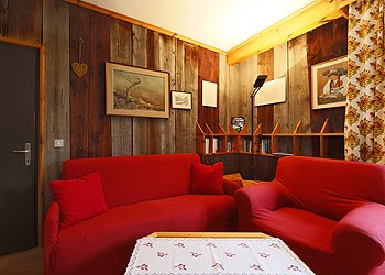 Appartamento a Canazei. SOGGIORNO - LIVING ROOM - WHONZIMMER