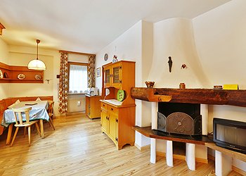 Appartamento a Canazei. SOGGIORNO - LIVING ROOM - WHONZIMMER
