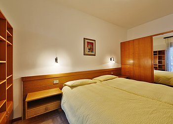 Appartamento a Canazei. STANZA MATRIMONIALE-DOUBLE-BED-ROOM DOPPELZIMMER