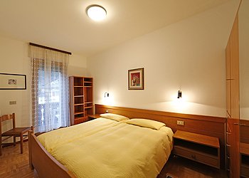Appartamento a Canazei. stanza matrimaniale