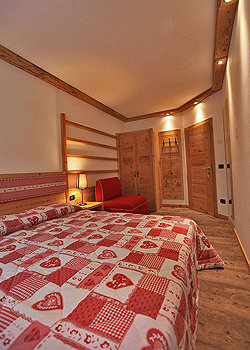 Apartment in Canazei. In this apartment there are two TV:
- with satellite TV 32 inch with DVD in the living room
-TV 28 inch  in the bedroom
