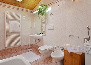 Apartment in Canazei. Second Bathroom with bath