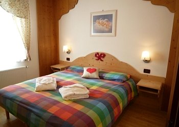 Residence a San Giovanni di Fassa - Pera. Appartamento nr. 1: camera matrimoniale