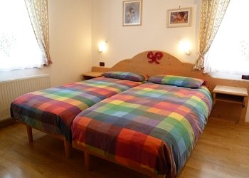 Le Rose - Wohnung nr. 2: Bettzimmer mit doppelbett.