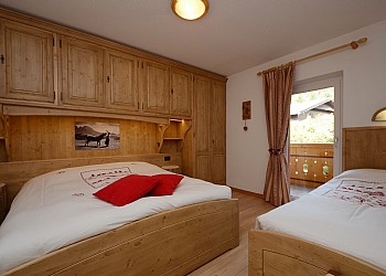 Apartment in San Giovanni di Fassa - Vigo . Double bedroom + one extra single bed