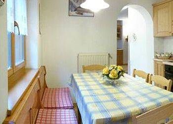 Majon del Tisler - Located on the 1st floor of the House on two levels. Upstairs are located a double bedroom, bathroom with shower and a single room with 2 beds. Downstairs, bathroom with washing machine, living room with sofa-bed (for 2 people), SAT-TV and balcony, separate kitchen complete with dishwasher, oven and electric cooker.