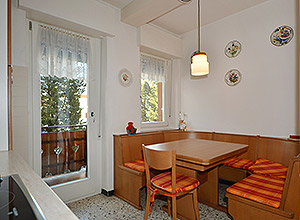 Appartamento a Moena. Angolo pranzo della cucina