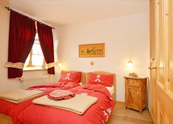 Apartment in Canazei. Second bedroom apartment Threerooms resa ladina
with two single beds to bring near