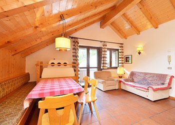 Wohnung - Canazei. Wohnzimmer. Wohnung fuer NICHT Raucher
