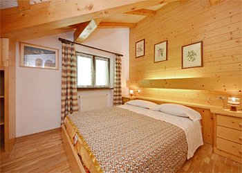 Apartment in Canazei. Double room with window to the woods.