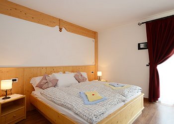 Apartment in Canazei. Room name SELLA for 2 person,badroom,balcony,television.
Only service B&B or I have only the possibily to sleep