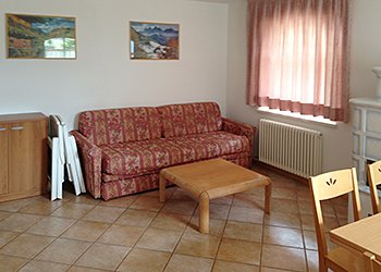 Appartamento a Campitello di Fassa. La Zona salotto con divano letto