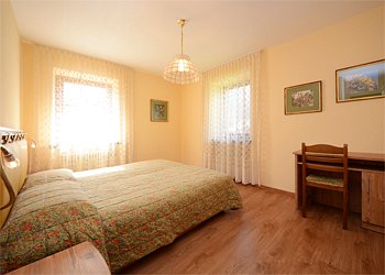Appartamento a Moena. Camera numero 3 (vista2).