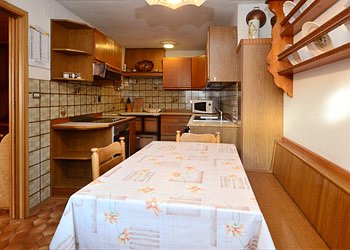Appartamento a Campitello di Fassa. La cucina è abitabile, con forno, forno a micronde,lavastoviglie....